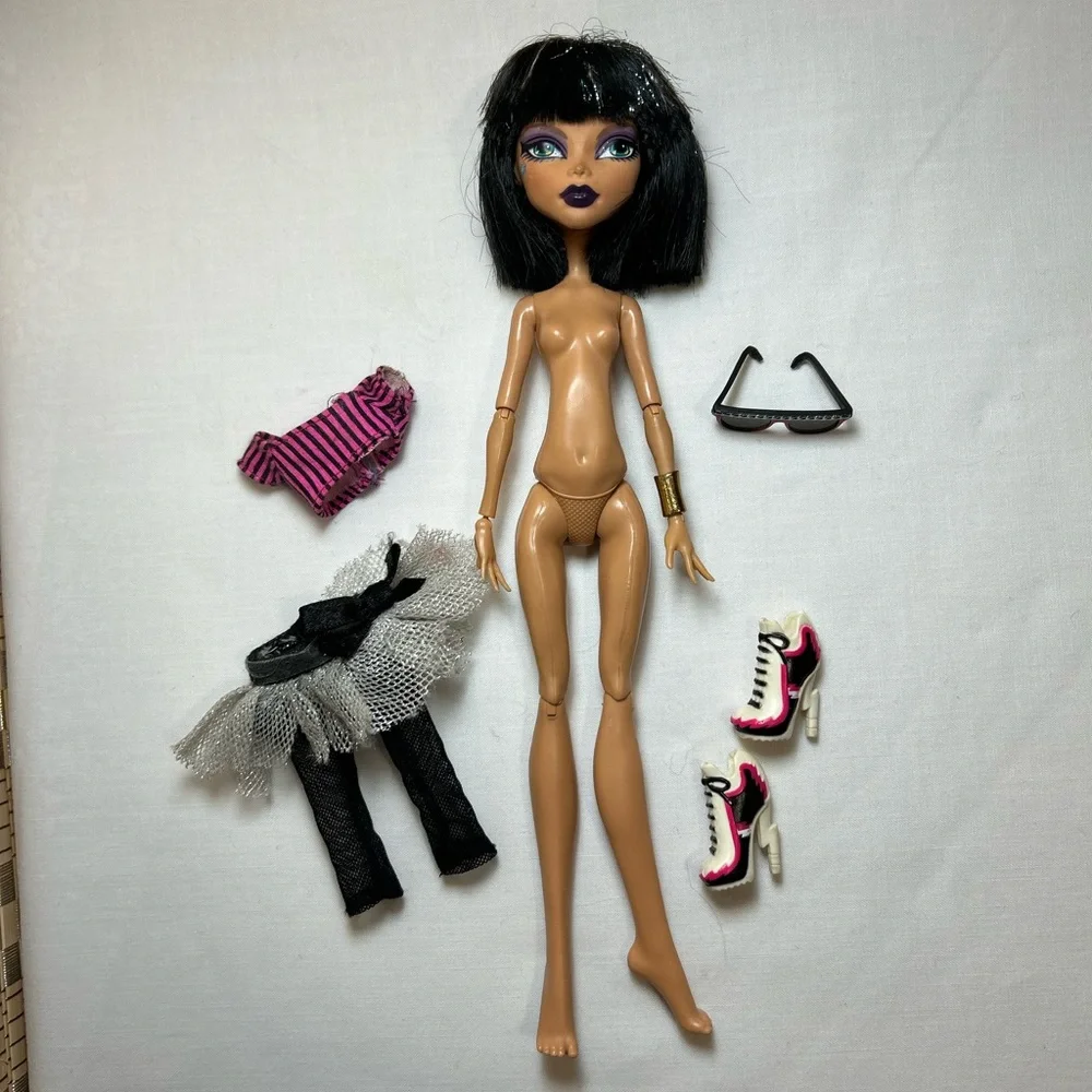 Cleo De Nile Monster High Fashion Doll - Picture 3 of 13